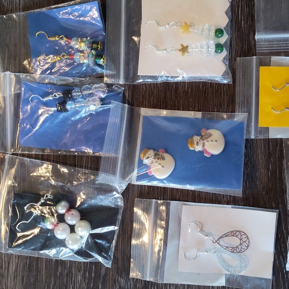 Never been Worn Costume Jewelry, Bundle of 26 Different Items - Picture 7 of 8